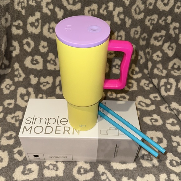 Simple Modern Trek 40oz Tumbler in 🍋 Lemon 🍋 Drop 🍋New 🆕 & Never Used😍 - Picture 4 of 17